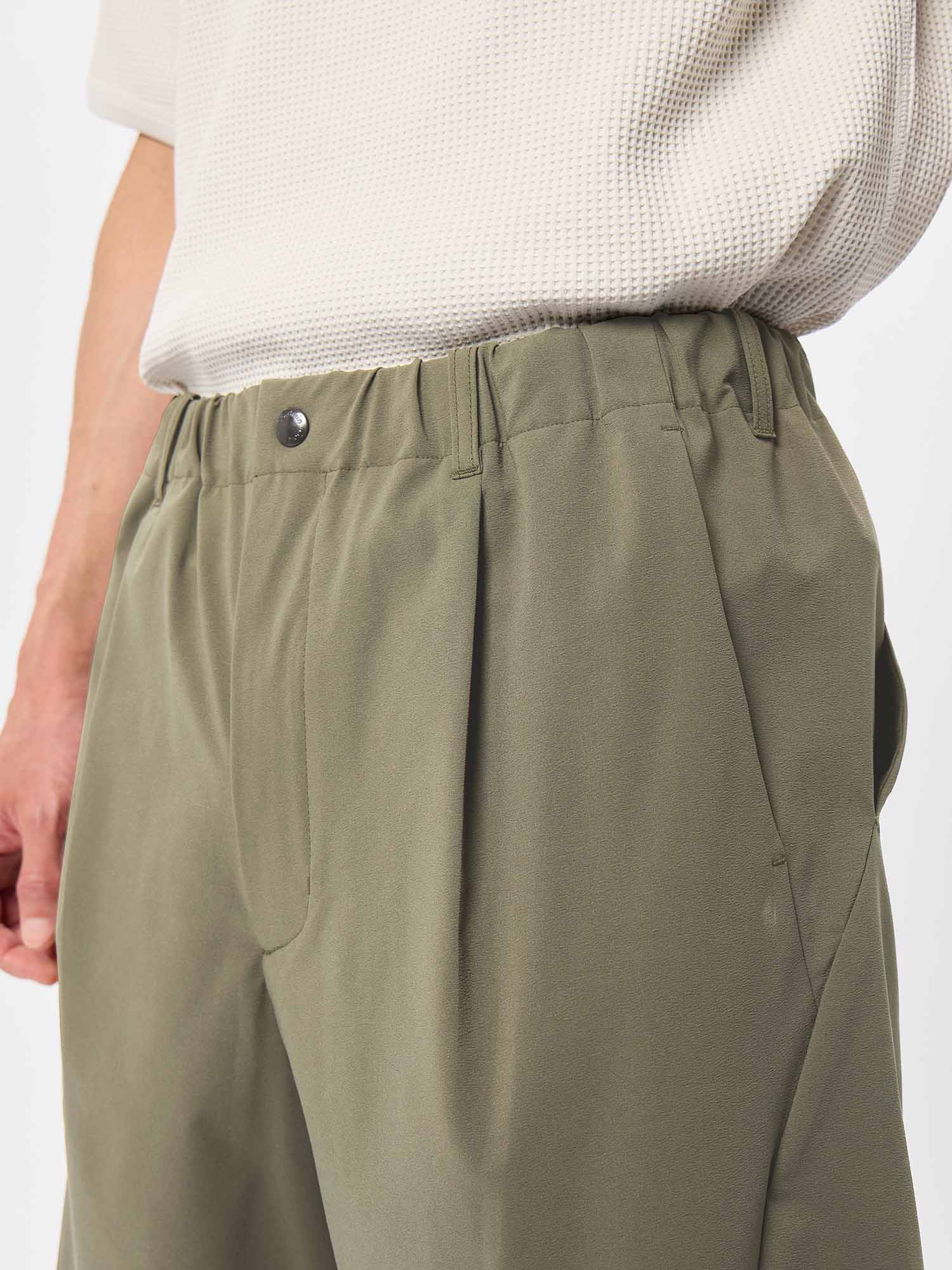 One Tuck Light Stretch Shorts - Image 11