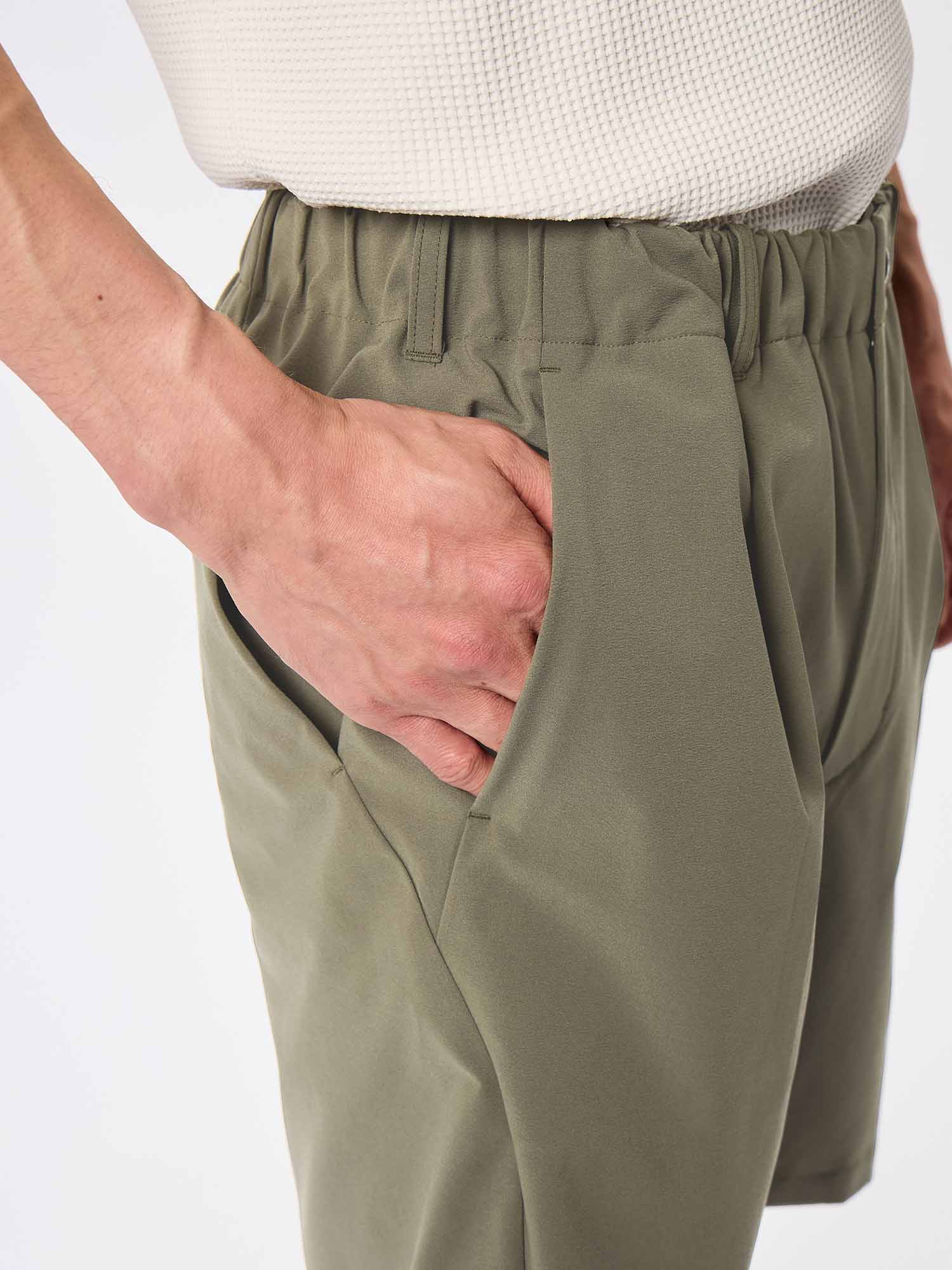 One Tuck Light Stretch Shorts - Image 12