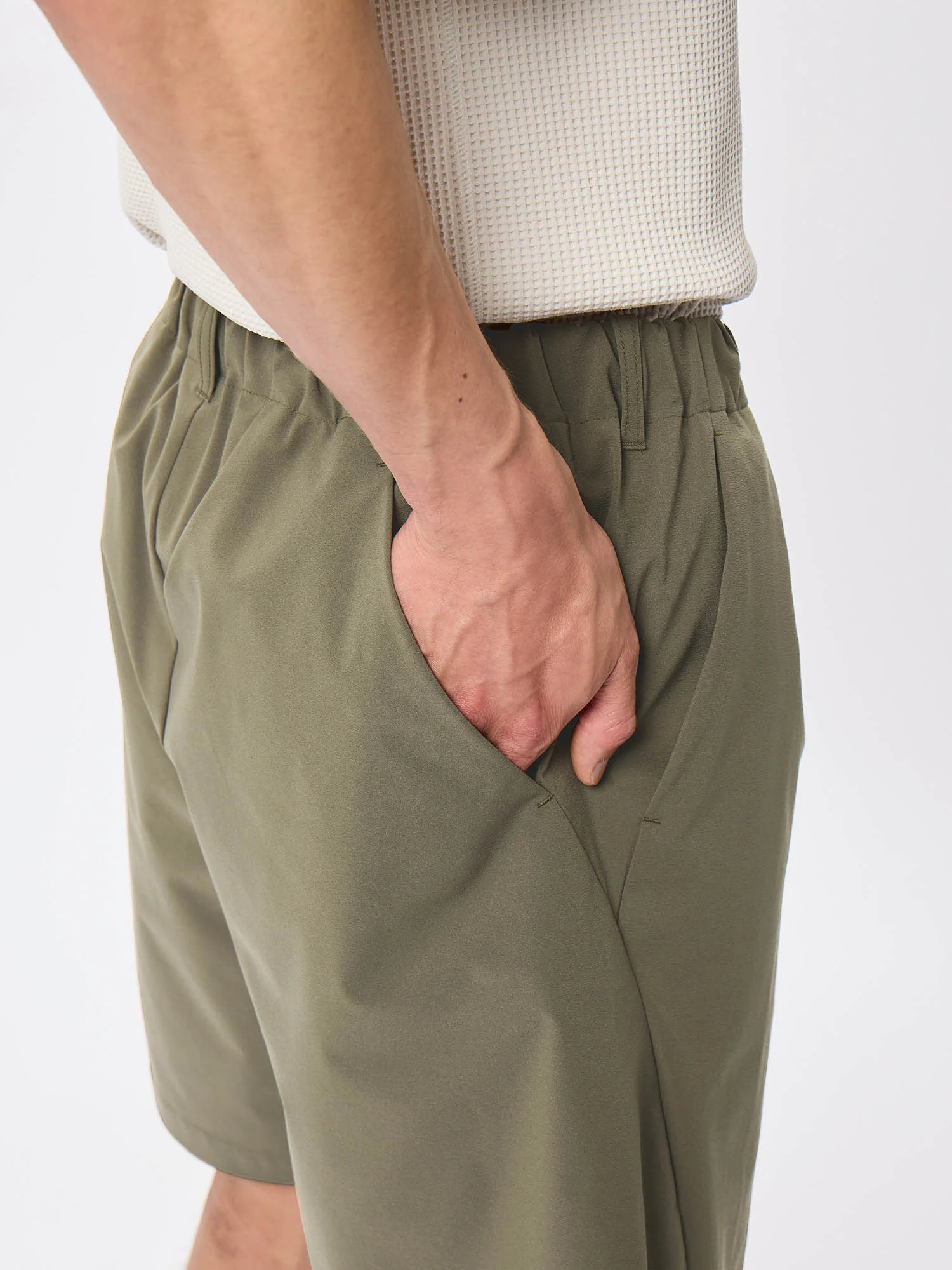 One Tuck Light Stretch Shorts - Image 13