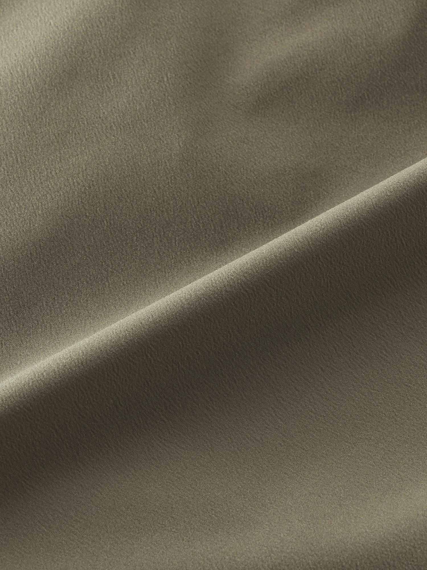 One Tuck Light Stretch Shorts - Image 15