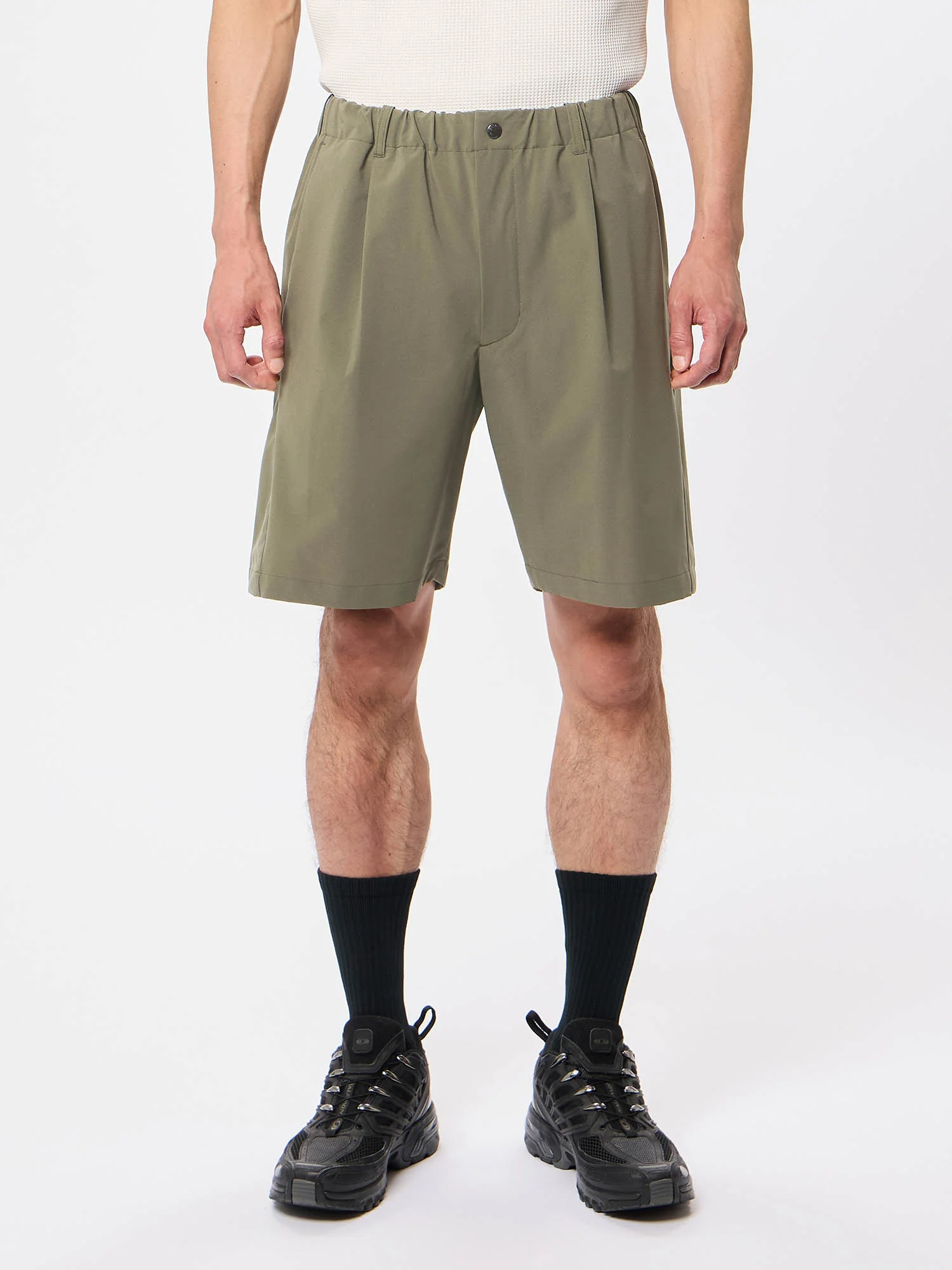 One Tuck Light Stretch Shorts - Image 3