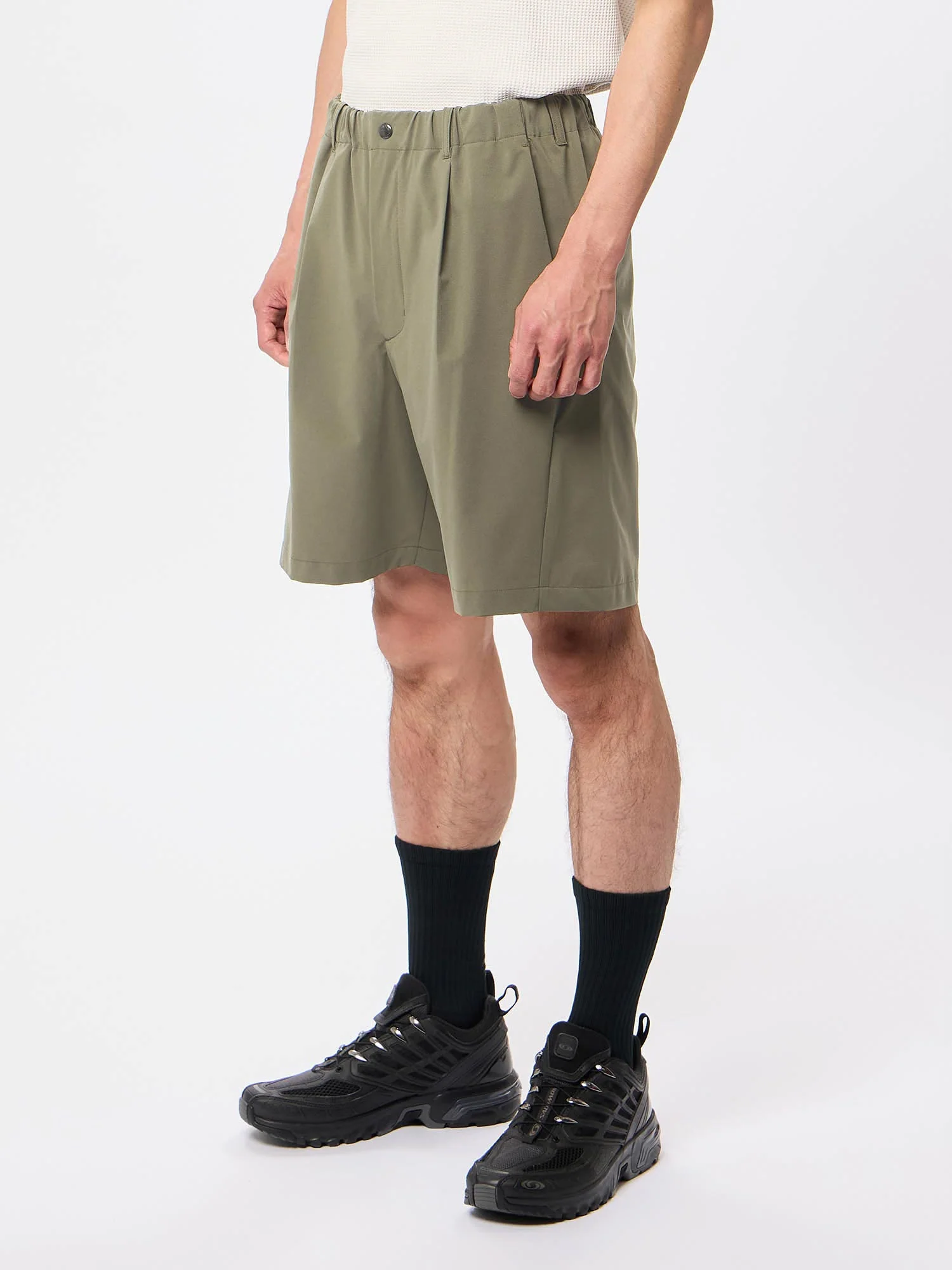 One Tuck Light Stretch Shorts - Image 6