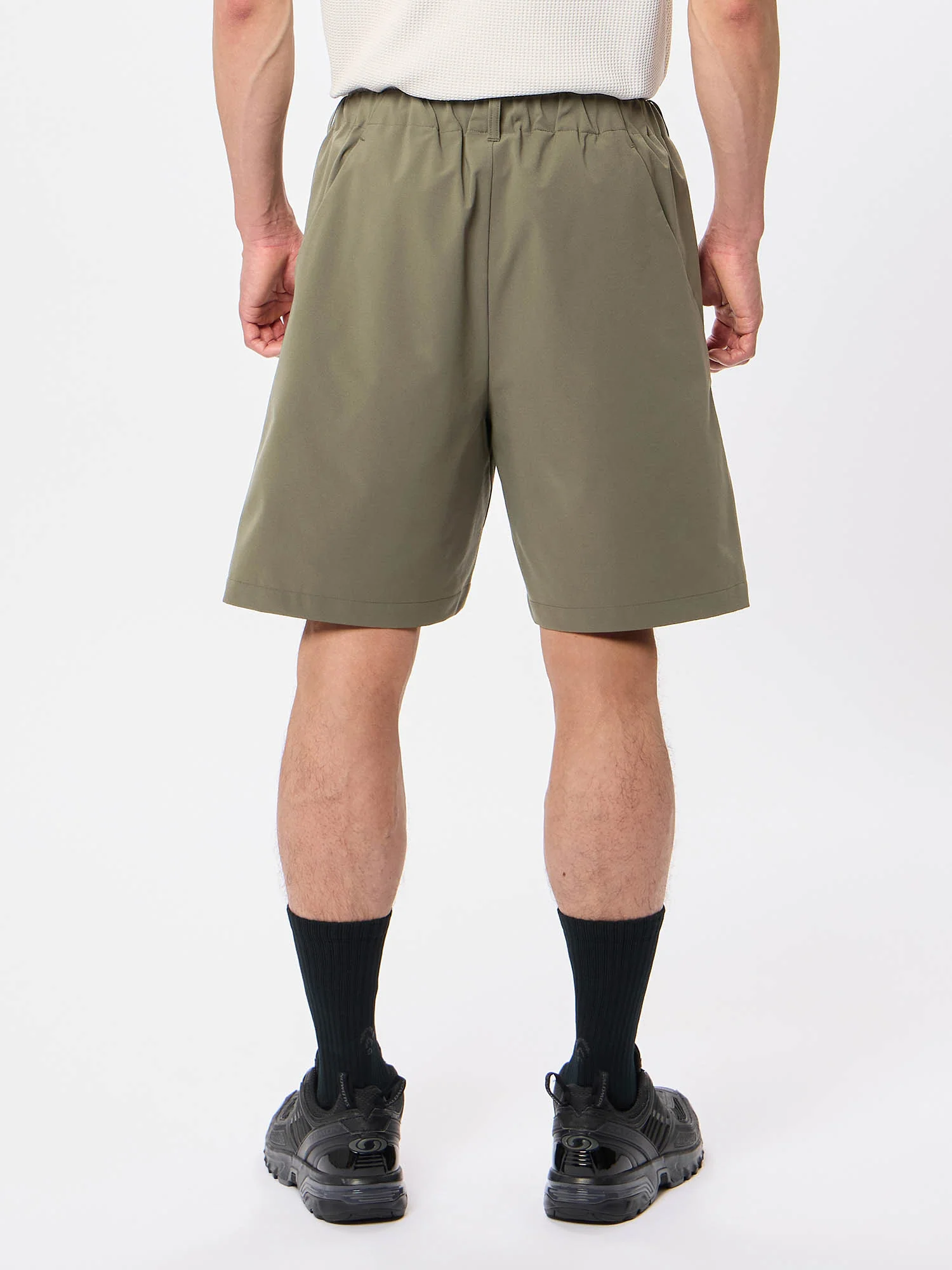 One Tuck Light Stretch Shorts - Image 7